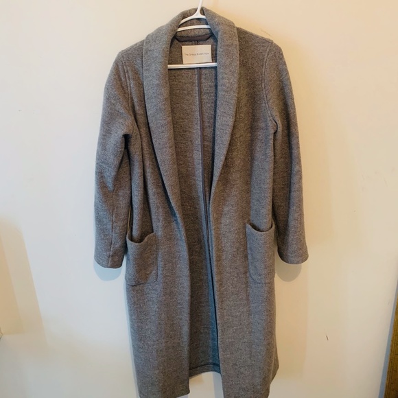 Aritzia Wool coat - Picture 5 of 5